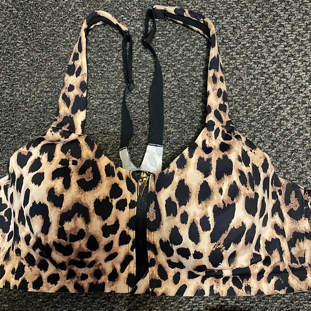 Victorias Secret Knockout front zip sports bra size 34c